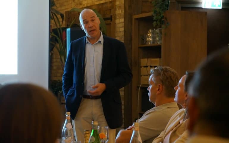 Foto van aanwezigen tijdens stakeholdersdiner